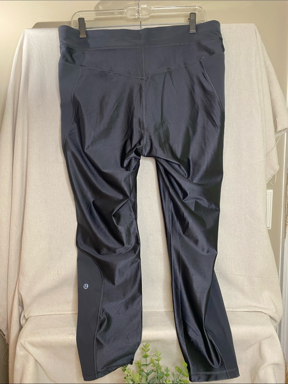 Lululemon Satin Shine Panelled Tight 25” Legging, Size 14 - Picture 4 of 7